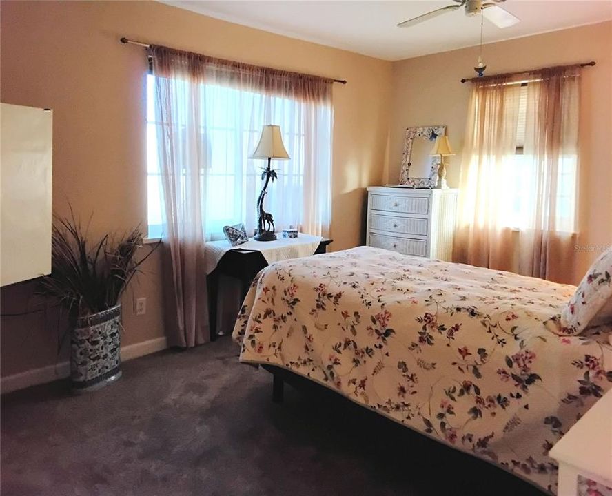 На продажу: $259,000 (2 спален, 1 ванн, 1183 Квадратных фут)