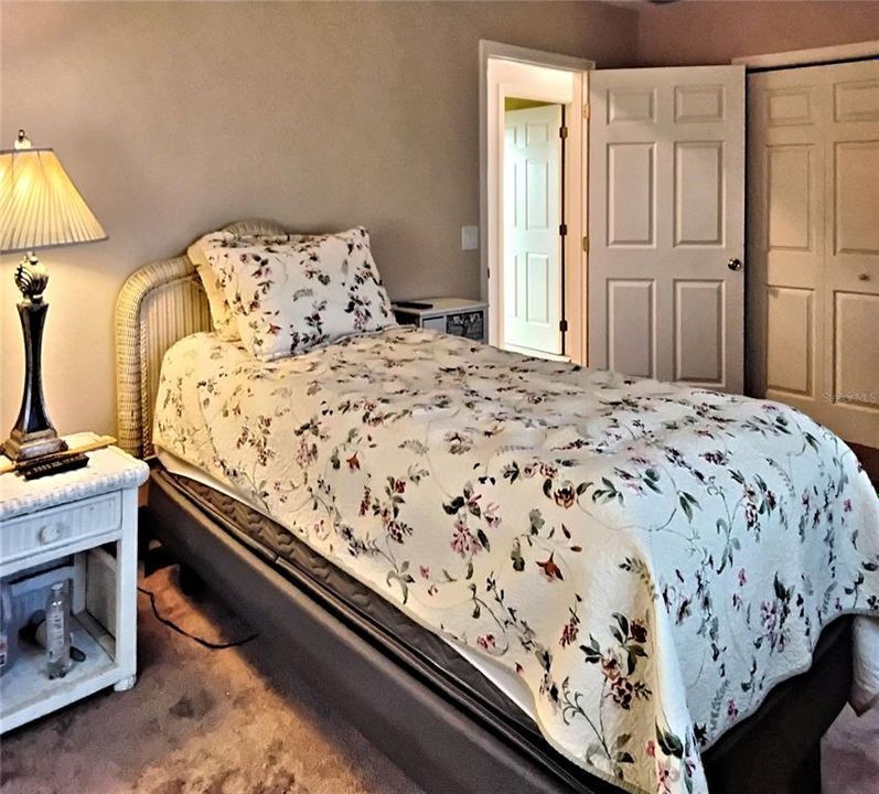 На продажу: $259,000 (2 спален, 1 ванн, 1183 Квадратных фут)