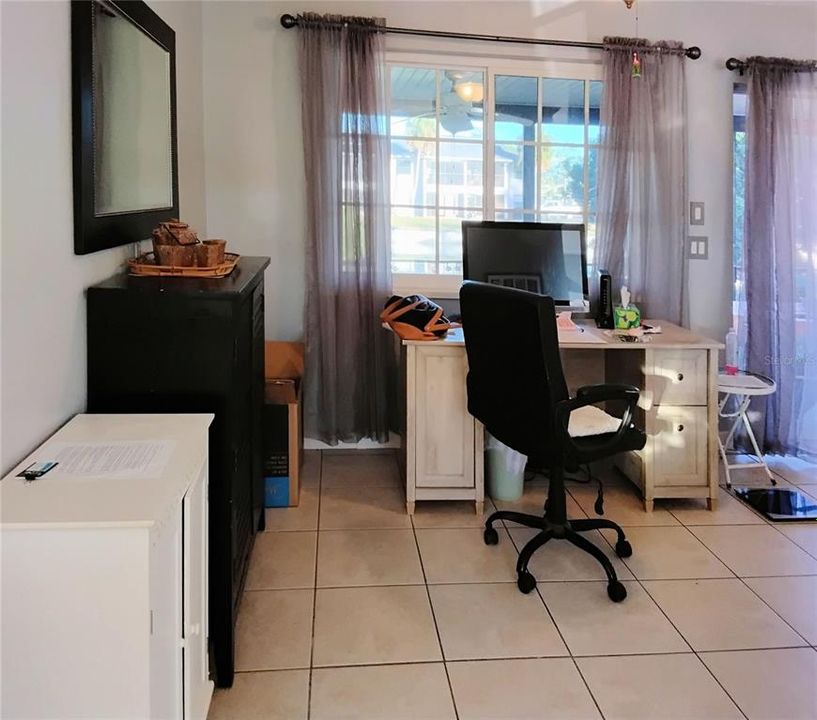 На продажу: $259,000 (2 спален, 1 ванн, 1183 Квадратных фут)