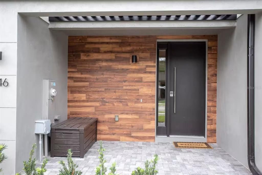 For Sale: $400,000 (4 beds, 3 baths, 1752 Square Feet)