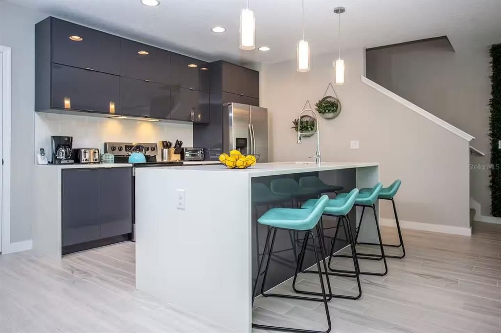 For Sale: $400,000 (4 beds, 3 baths, 1752 Square Feet)