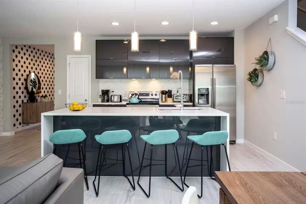 For Sale: $400,000 (4 beds, 3 baths, 1752 Square Feet)