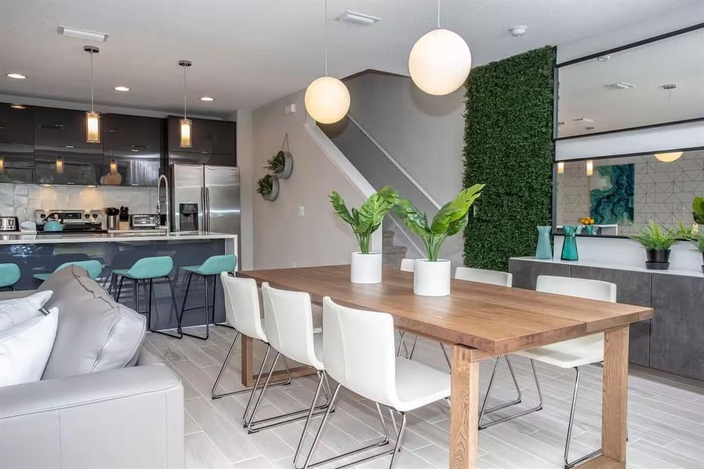 For Sale: $400,000 (4 beds, 3 baths, 1752 Square Feet)