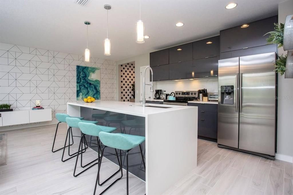 For Sale: $400,000 (4 beds, 3 baths, 1752 Square Feet)