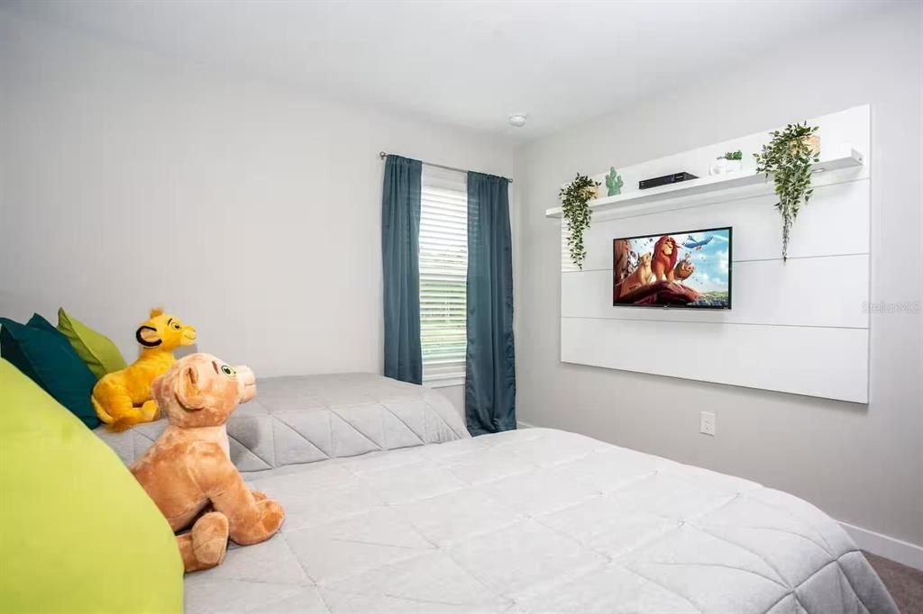 For Sale: $400,000 (4 beds, 3 baths, 1752 Square Feet)