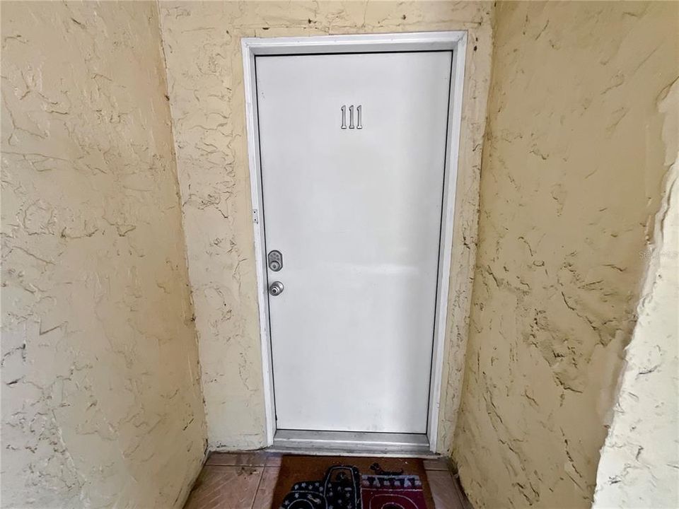 待售: $160,000 (1 贝兹, 1 浴室, 768 平方英尺)