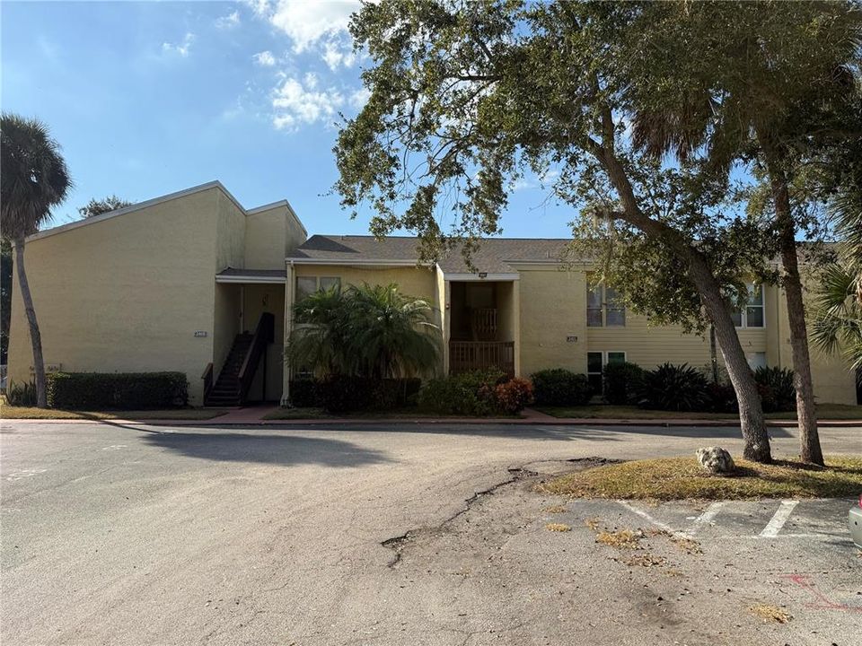 待售: $160,000 (1 贝兹, 1 浴室, 768 平方英尺)