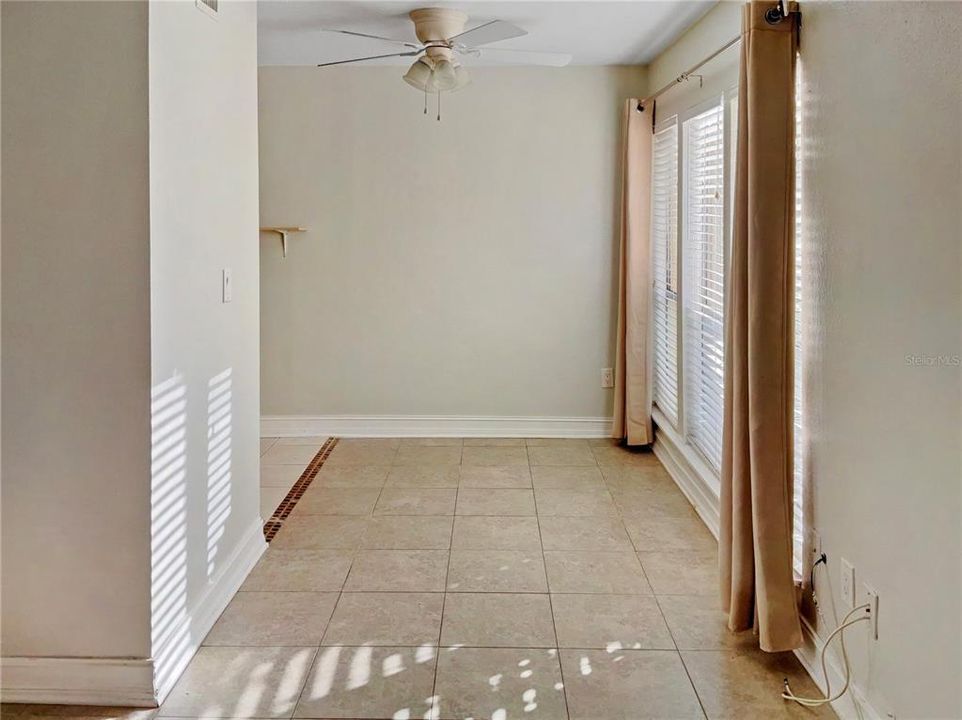 待售: $160,000 (1 贝兹, 1 浴室, 768 平方英尺)