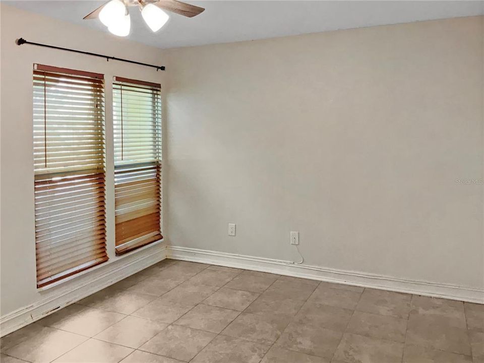 待售: $160,000 (1 贝兹, 1 浴室, 768 平方英尺)