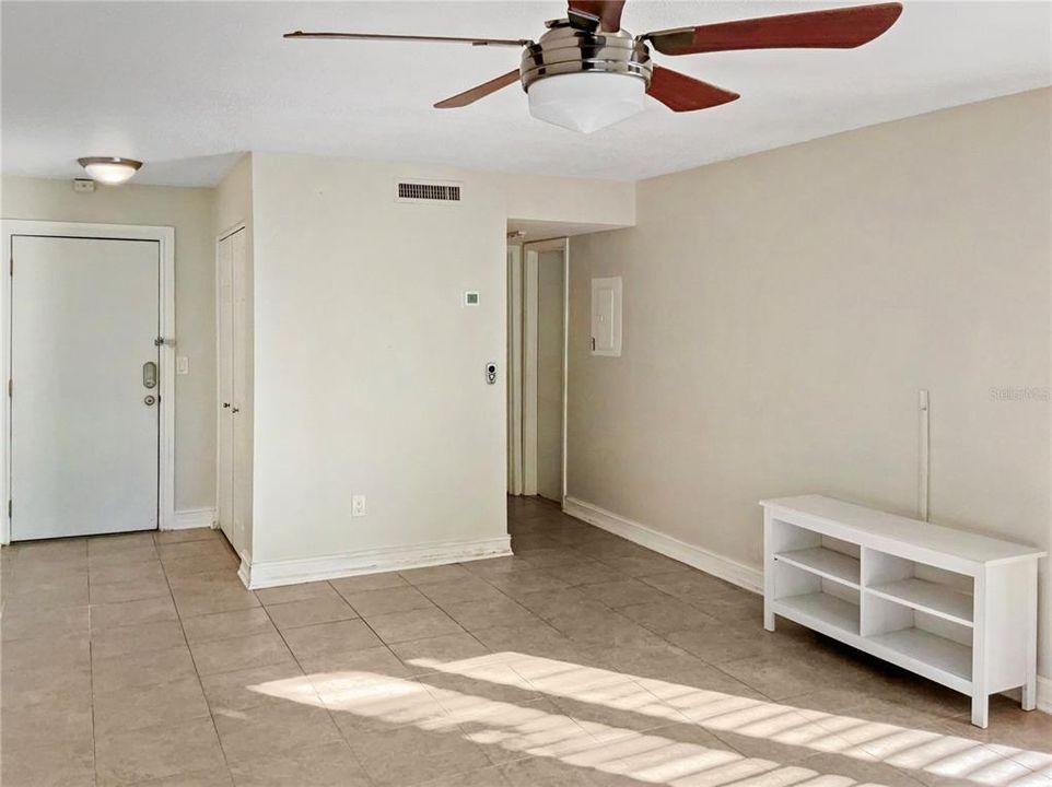 待售: $160,000 (1 贝兹, 1 浴室, 768 平方英尺)