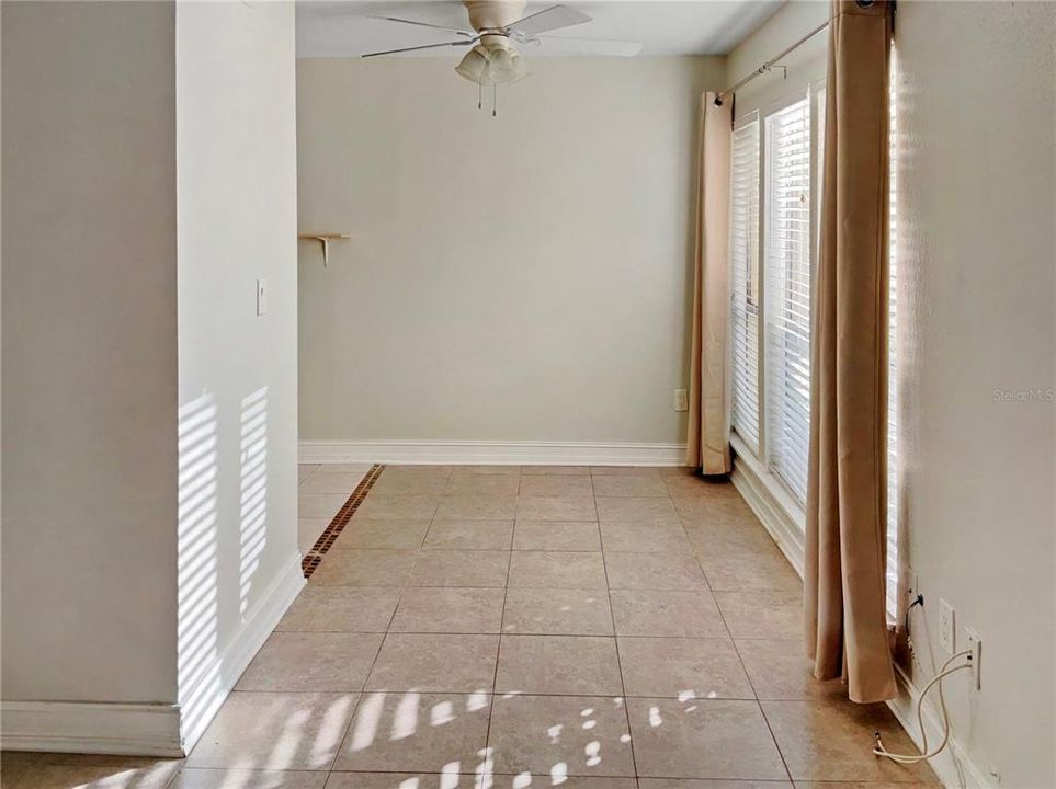 待售: $160,000 (1 贝兹, 1 浴室, 768 平方英尺)