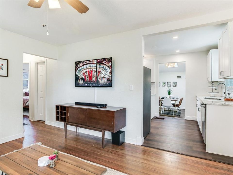 For Sale: $374,900 (3 beds, 2 baths, 1176 Square Feet)