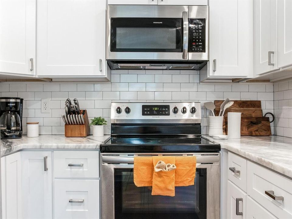 For Sale: $374,900 (3 beds, 2 baths, 1176 Square Feet)