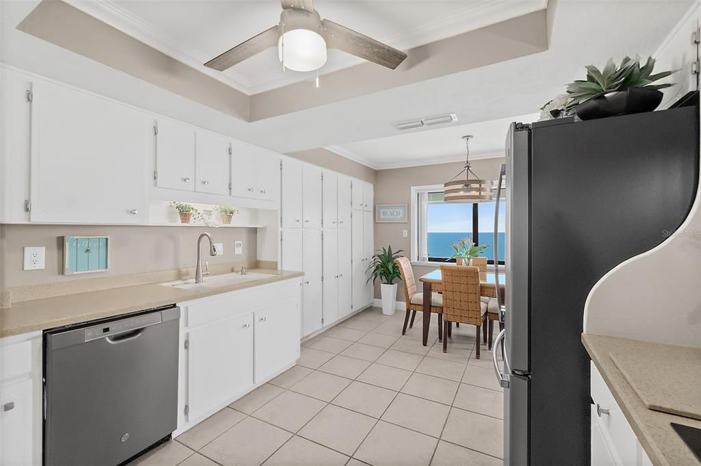 待售: $449,900 (2 贝兹, 2 浴室, 1700 平方英尺)