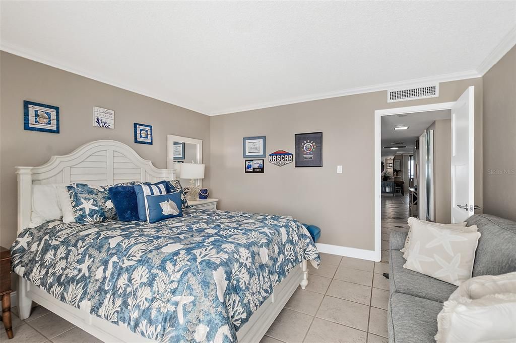 待售: $449,900 (2 贝兹, 2 浴室, 1700 平方英尺)