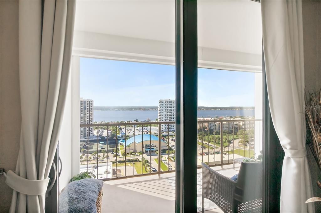 待售: $449,900 (2 贝兹, 2 浴室, 1700 平方英尺)