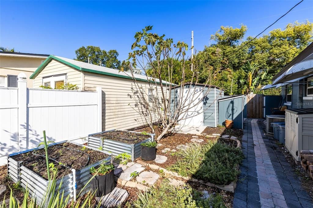 For Sale: $665,000 (3 beds, 2 baths, 1433 Square Feet)