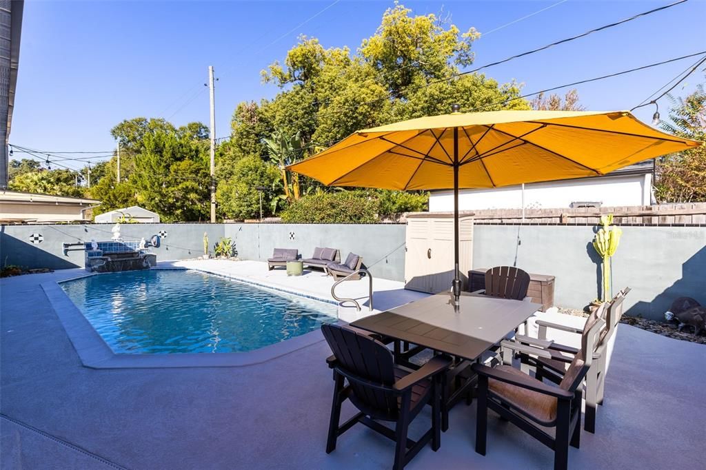 For Sale: $665,000 (3 beds, 2 baths, 1433 Square Feet)