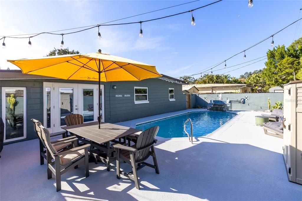 For Sale: $665,000 (3 beds, 2 baths, 1433 Square Feet)