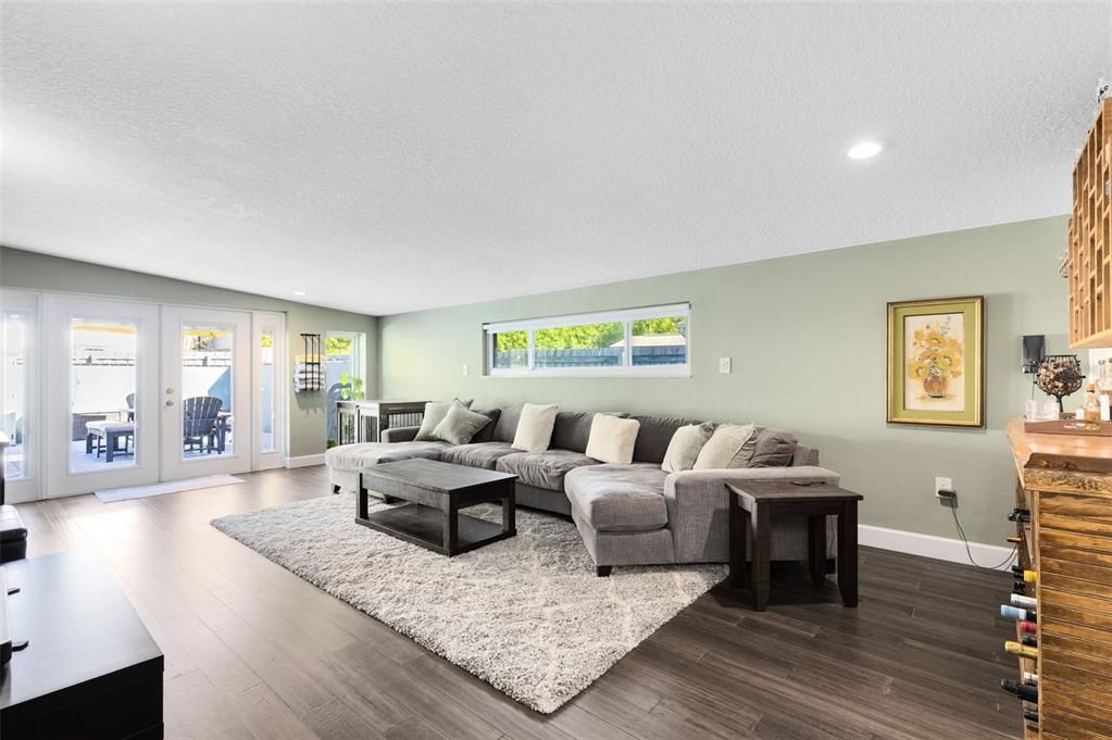 For Sale: $665,000 (3 beds, 2 baths, 1433 Square Feet)