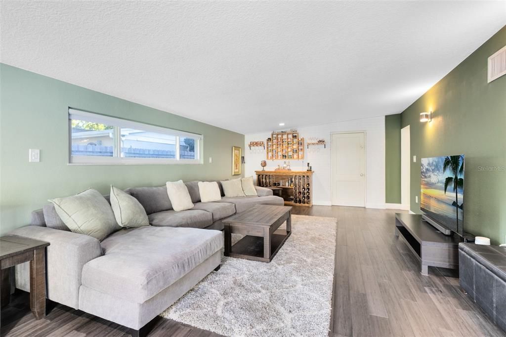 For Sale: $665,000 (3 beds, 2 baths, 1433 Square Feet)