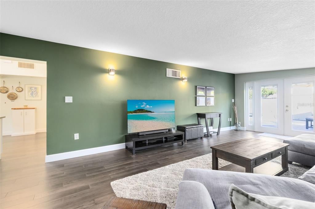 For Sale: $665,000 (3 beds, 2 baths, 1433 Square Feet)