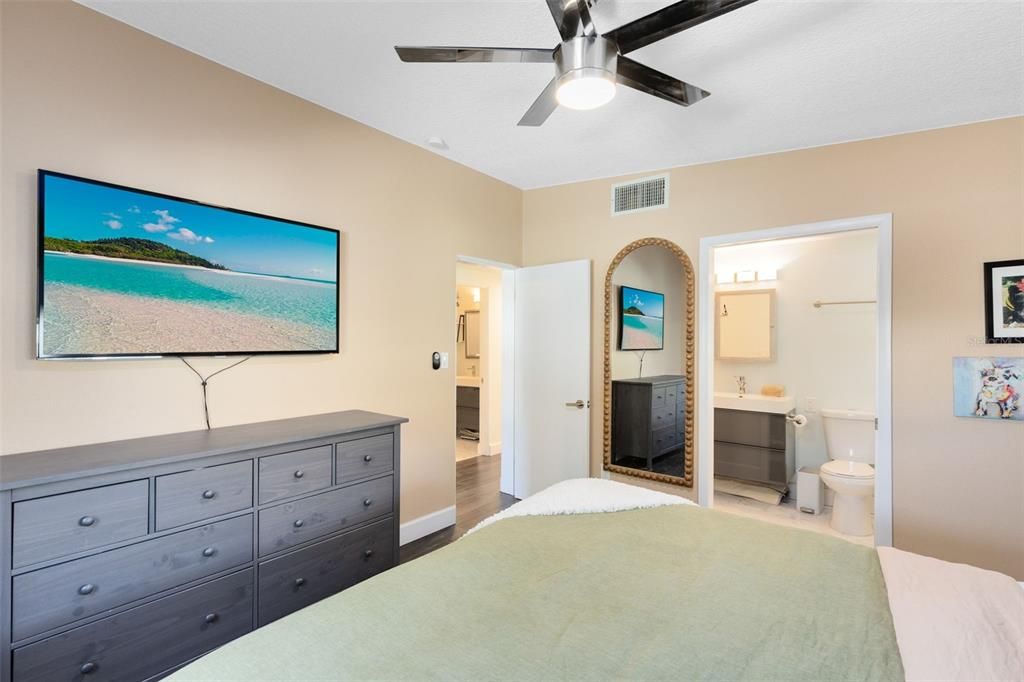 For Sale: $665,000 (3 beds, 2 baths, 1433 Square Feet)