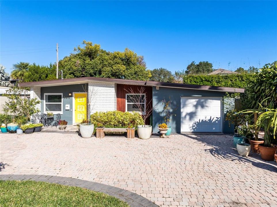 For Sale: $665,000 (3 beds, 2 baths, 1433 Square Feet)