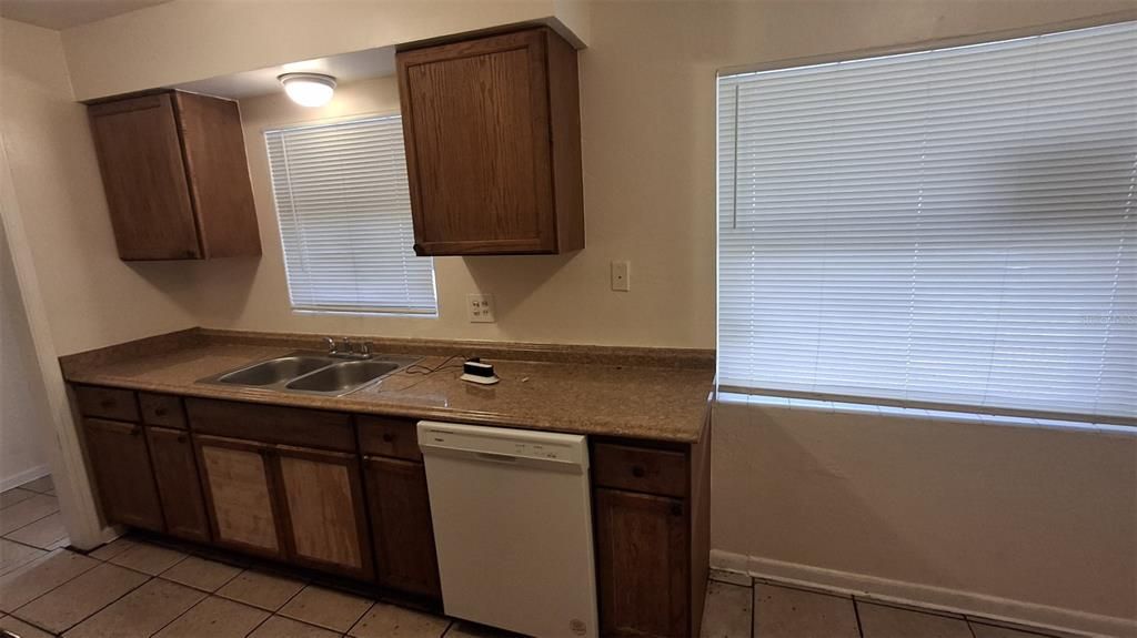 На продажу: $219,900 (3 спален, 1 ванн, 1224 Квадратных фут)