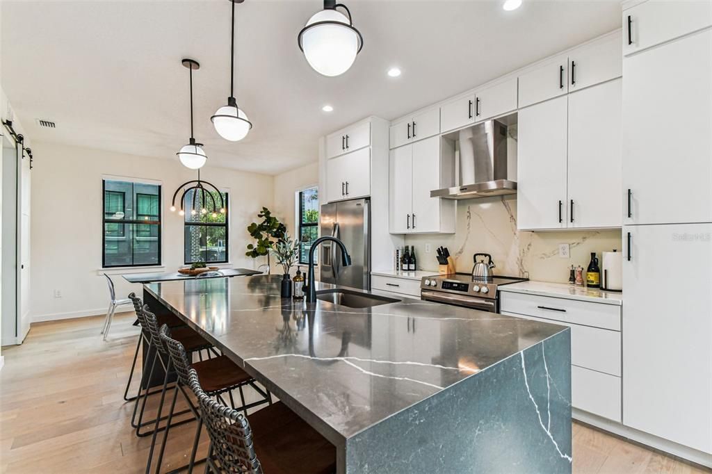 待售: $855,000 (3 贝兹, 3 浴室, 2294 平方英尺)