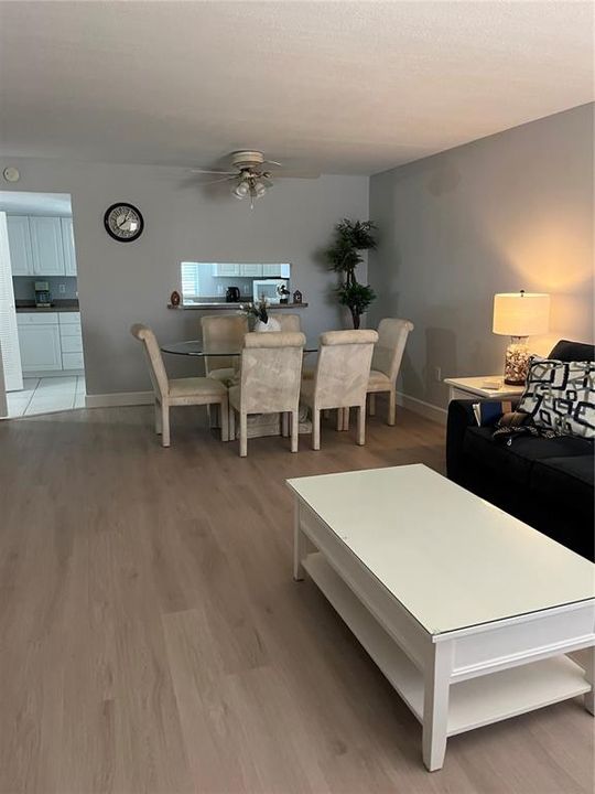 На продажу: $195,000 (2 спален, 2 ванн, 1056 Квадратных фут)