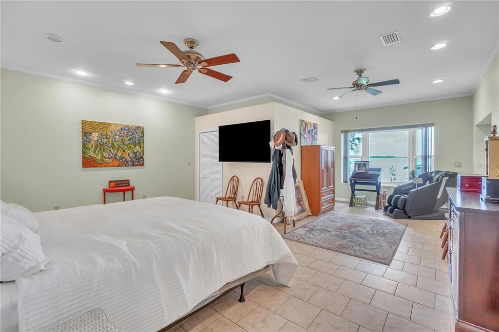 For Sale: $849,000 (4 beds, 5 baths, 3754 Square Feet)