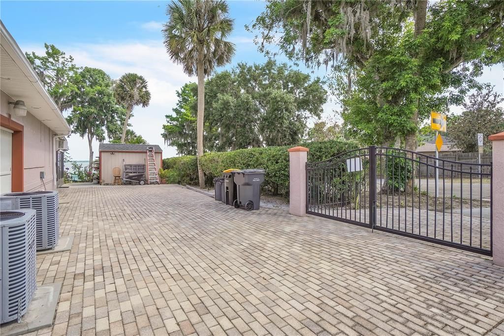 For Sale: $849,000 (4 beds, 5 baths, 3754 Square Feet)