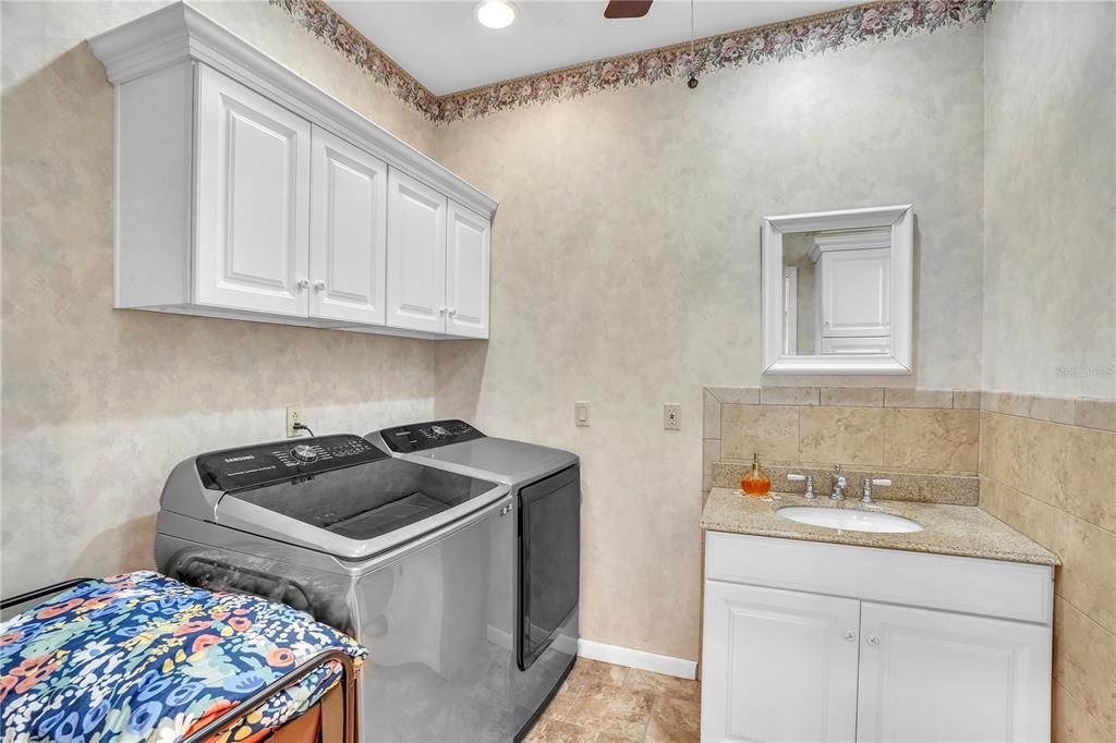 For Sale: $849,000 (4 beds, 5 baths, 3754 Square Feet)