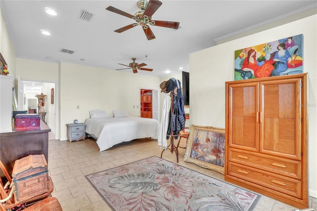 For Sale: $849,000 (4 beds, 5 baths, 3754 Square Feet)