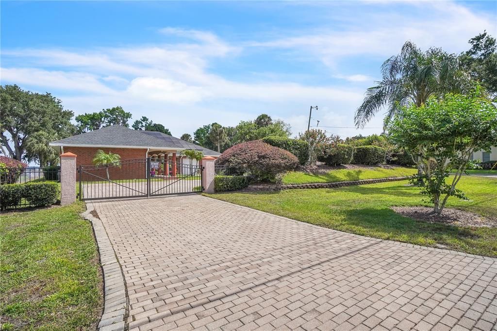 For Sale: $849,000 (4 beds, 5 baths, 3754 Square Feet)