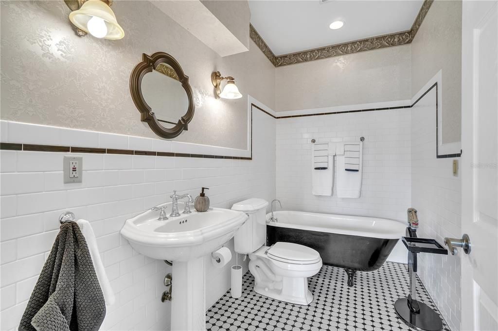 For Sale: $849,000 (4 beds, 5 baths, 3754 Square Feet)