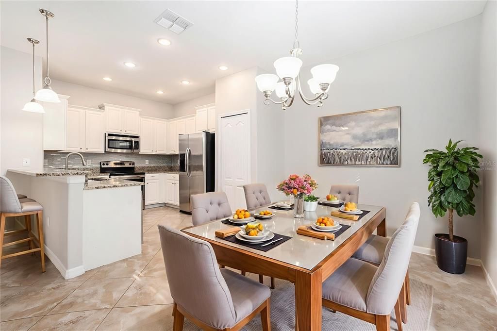 待售: $349,000 (3 贝兹, 2 浴室, 1988 平方英尺)