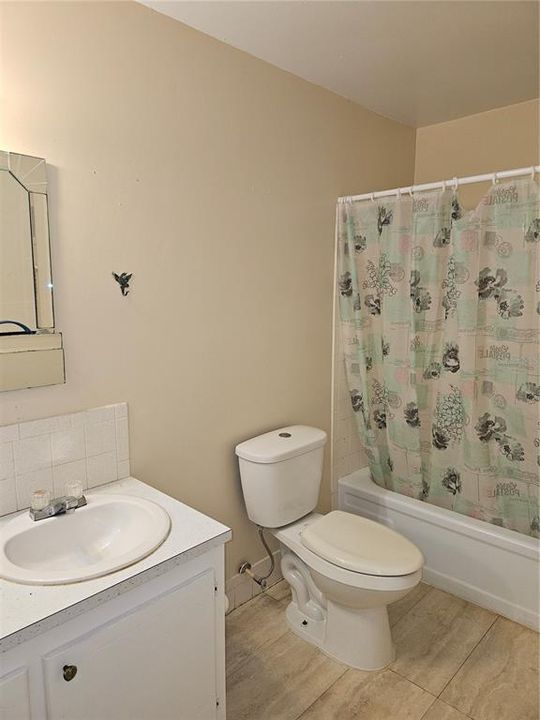 待售: $69,000 (2 贝兹, 2 浴室, 1579 平方英尺)