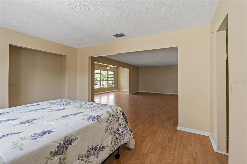 待售: $69,000 (2 贝兹, 2 浴室, 1579 平方英尺)