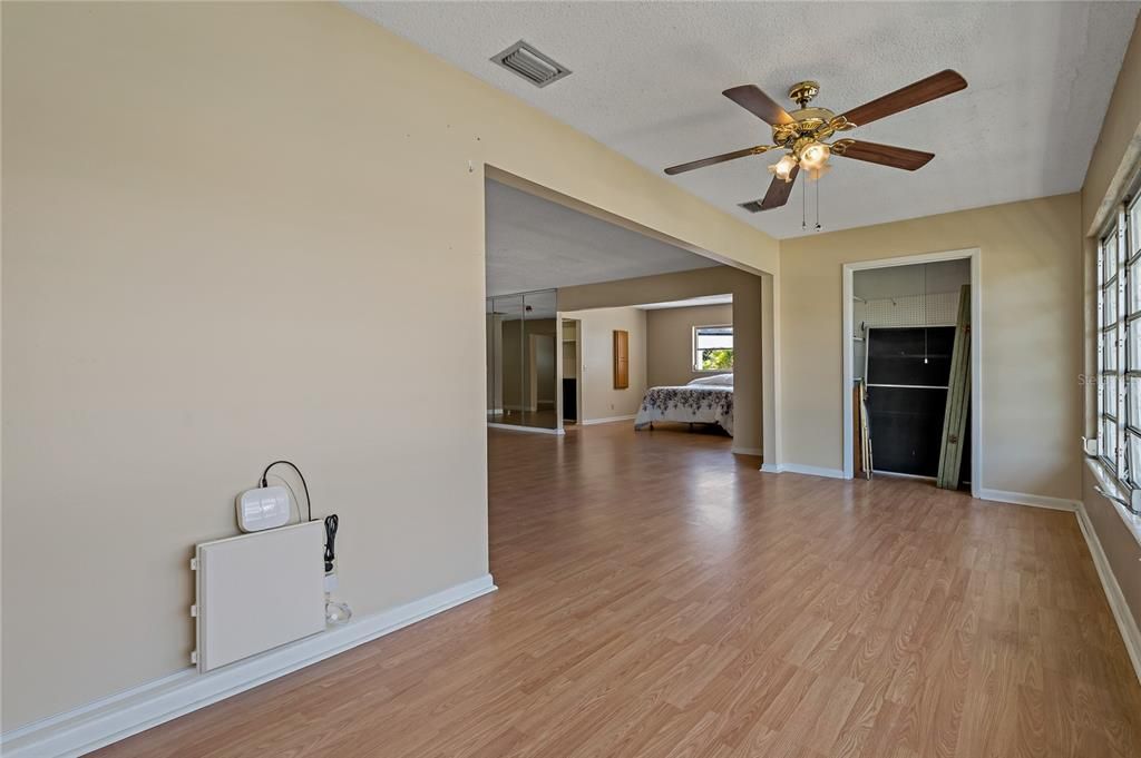 待售: $69,000 (2 贝兹, 2 浴室, 1579 平方英尺)