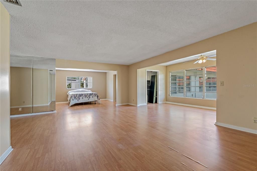 待售: $69,000 (2 贝兹, 2 浴室, 1579 平方英尺)