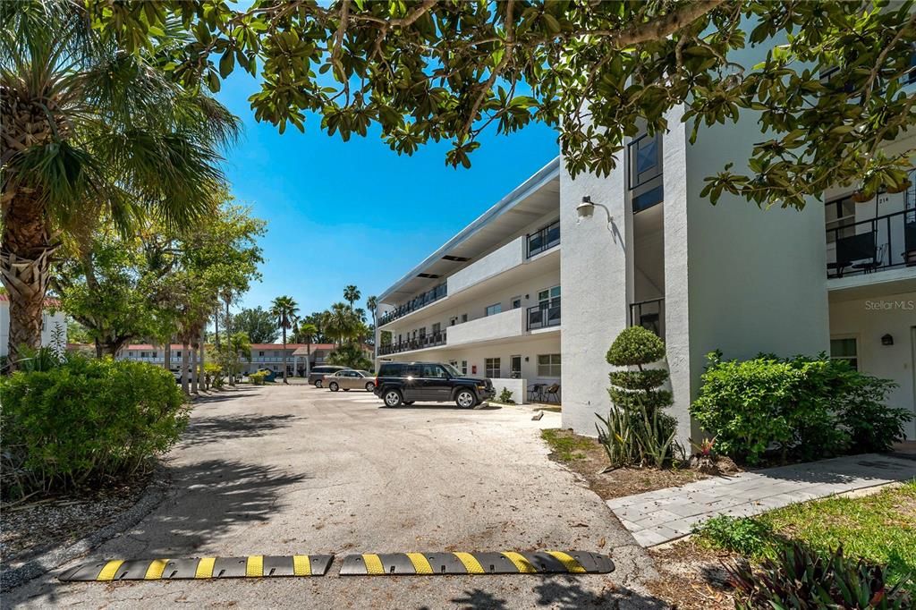 待售: $69,000 (2 贝兹, 2 浴室, 1579 平方英尺)