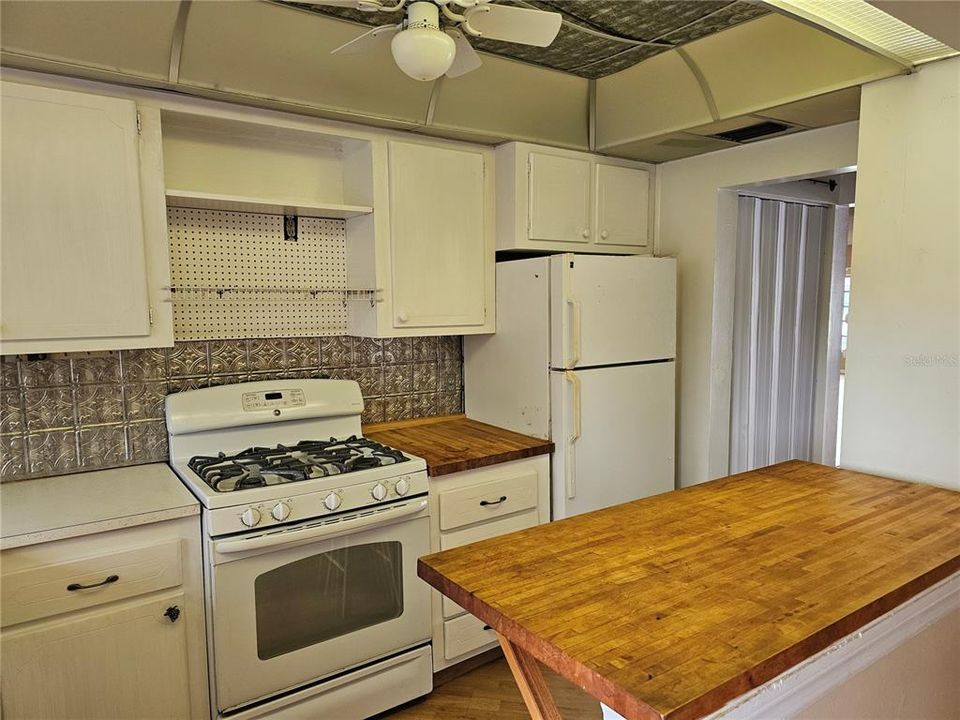 待售: $69,000 (2 贝兹, 2 浴室, 1579 平方英尺)