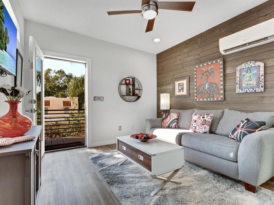 For Sale: $1,320,000 (3 beds, 3 baths, 1996 Square Feet)