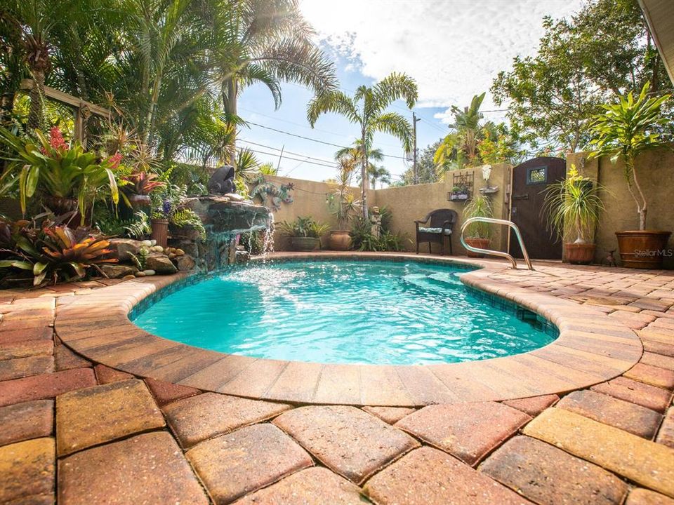 For Sale: $1,320,000 (3 beds, 3 baths, 1996 Square Feet)