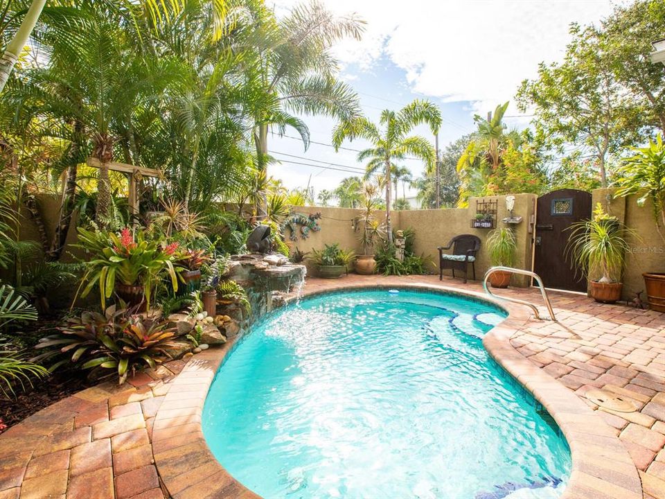 For Sale: $1,320,000 (3 beds, 3 baths, 1996 Square Feet)