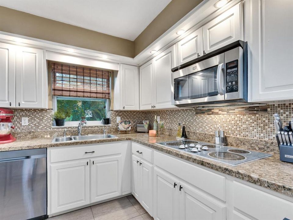 For Sale: $1,320,000 (3 beds, 3 baths, 1996 Square Feet)