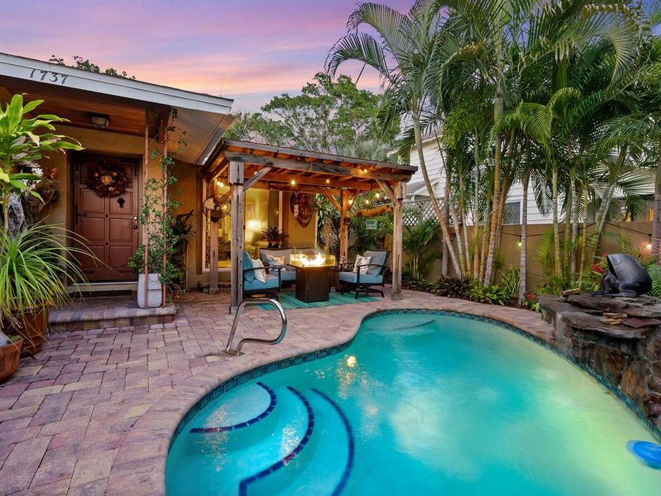 For Sale: $1,320,000 (3 beds, 3 baths, 1996 Square Feet)