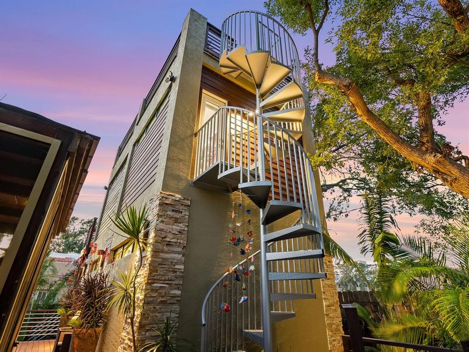 For Sale: $1,320,000 (3 beds, 3 baths, 1996 Square Feet)